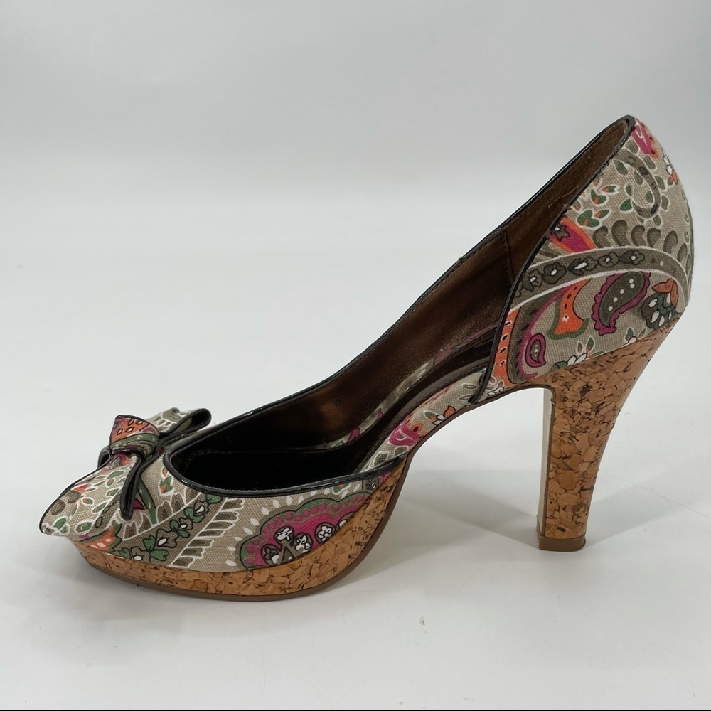 Kenneth Cole Reaction Paisley Peep Toe Heels - Picture 10 of 15